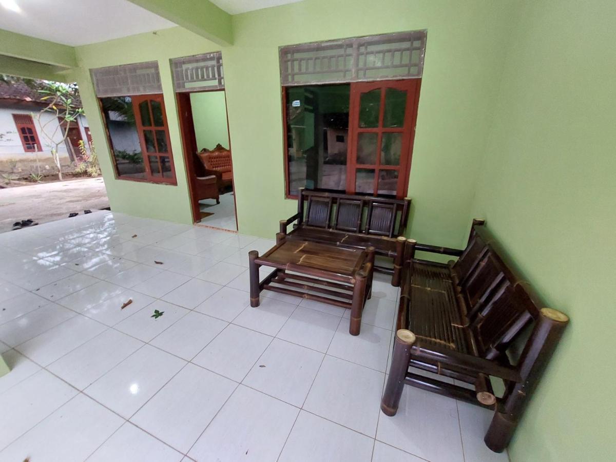 Homestay Bahagia Syariah Wanujoyo Exteriör bild